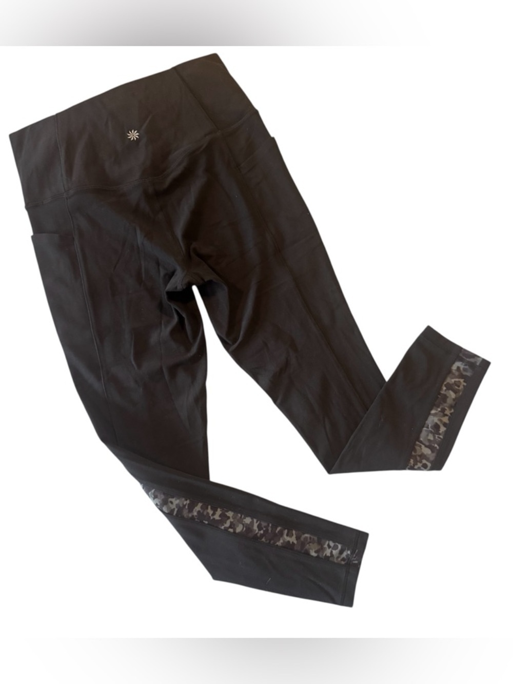 Athleta Salutation Stash Pocket II 7/8 Leggings Camo Stripe Black SP